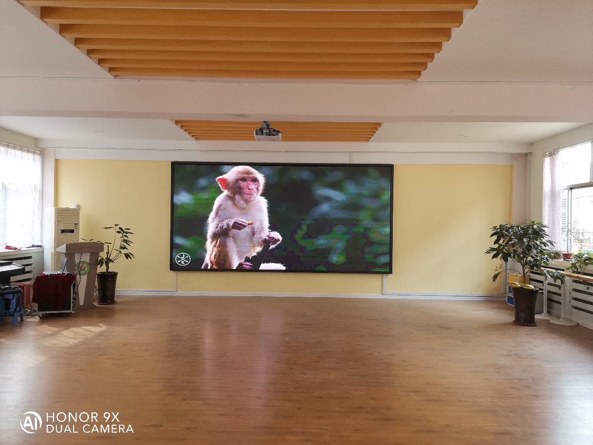 濰坊市某學(xué)校室內(nèi)全彩屏完工，抗擊疫情，做好防護(hù)！