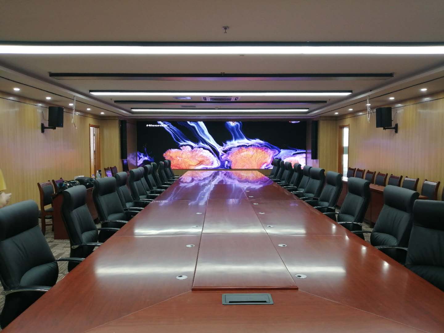 濰坊某事業(yè)單位音、視頻會(huì)議集成項(xiàng)目完工，會(huì)議辦公、音響系統(tǒng)、1.2小間距顯示系統(tǒng)完美融合